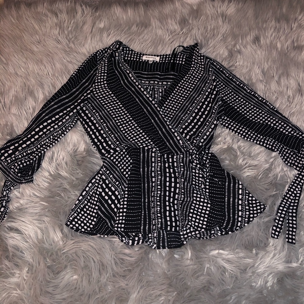 Cute Peplum Blouse  🤍🖤